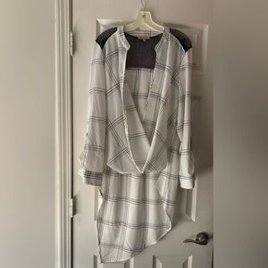 Women’s Democracy Black and White Mesh Blouse..size large